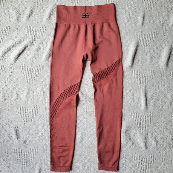 MOTUS SEAMLESS LEGGINGS HIGH WAIST – TERRA ROSE - Picture 4 of 12